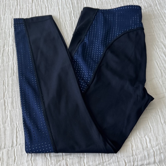 Athleta Ultimate Stash Pocket Laser Dot High Rise 7/8 Legging, Size S - Picture 2 of 8